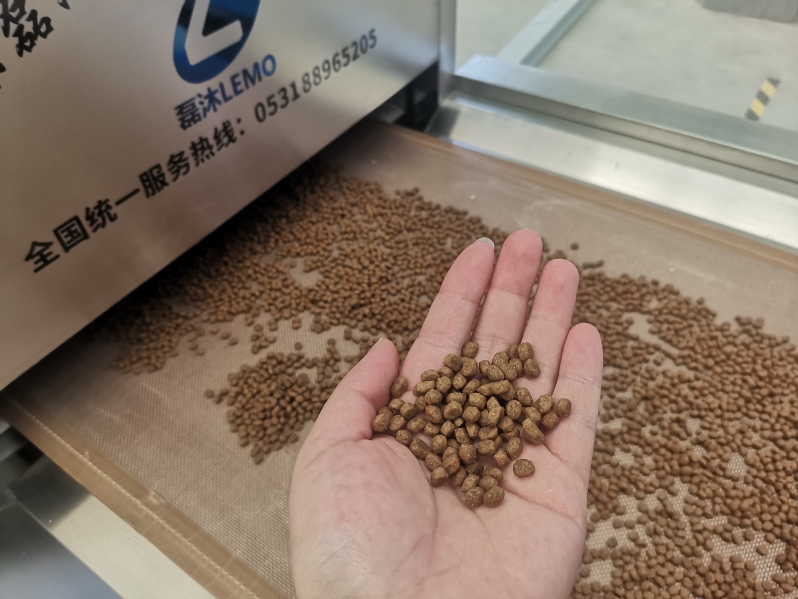 寵物飼料微波烘干機貓糧狗糧微波干燥隧道爐