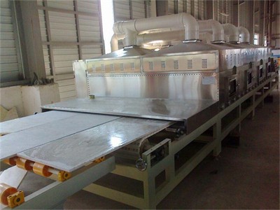 石膏板微波烘干設備為化工行業的加工帶來了更多的可能性