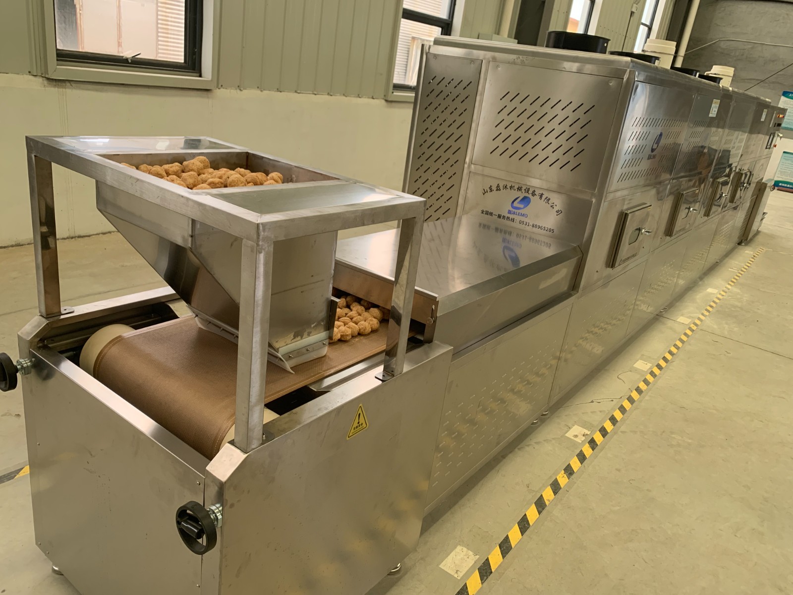 全自動化拉絲蛋白微波烘干設備 豆制品烘干機中的佼佼者