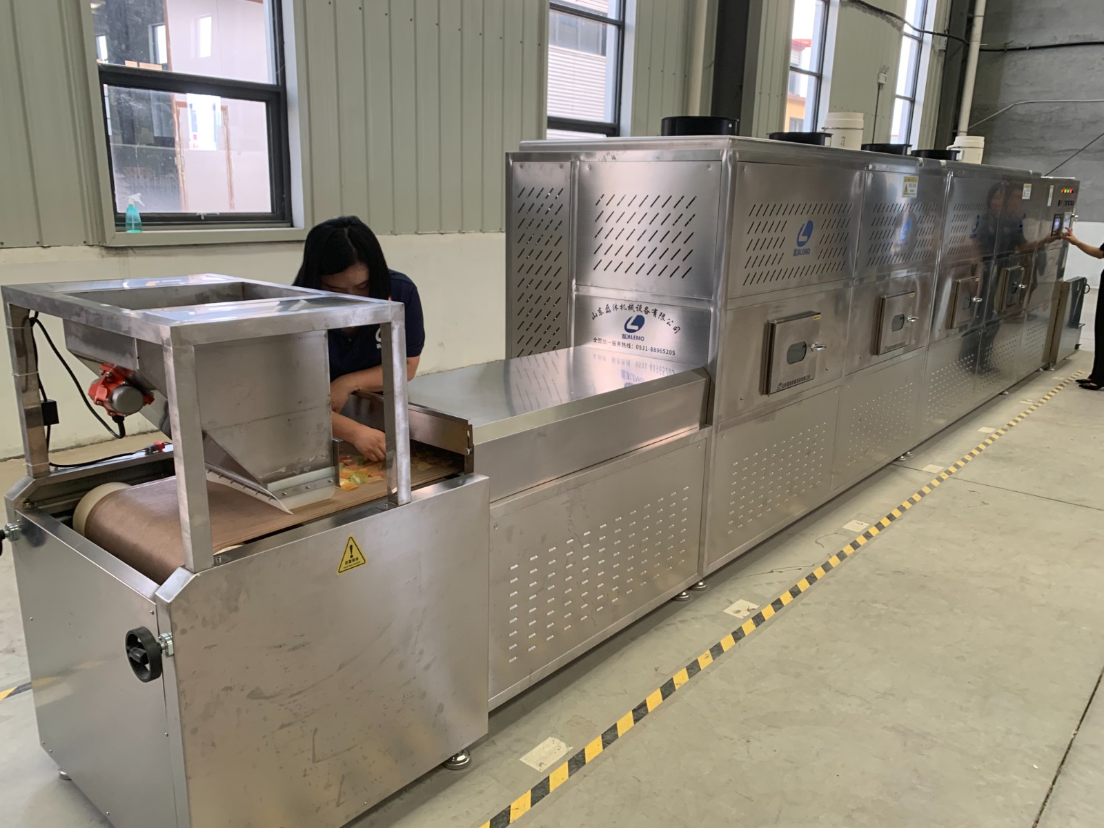 ?非油炸蝦片微波膨化機 引領食品加工新潮流