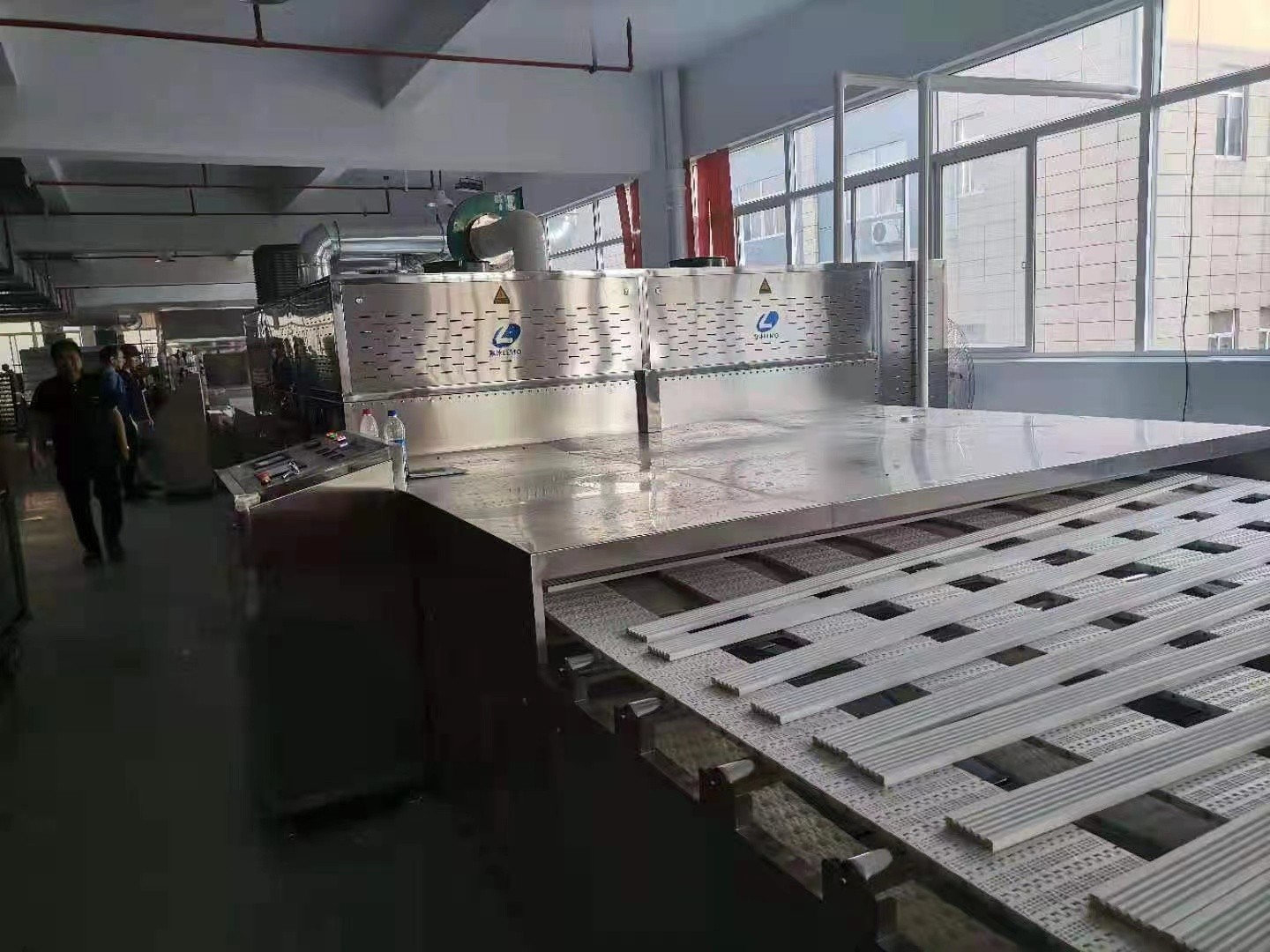 隧道式石膏線微波烘干隧道爐在實際應用中表現如何