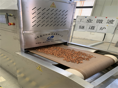 香酥杏仁微波烘烤隧道爐展現(xiàn)出的優(yōu)勢尤為顯著