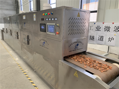 為什么會考慮使用微波設備來烘烤鮮蝦呢？