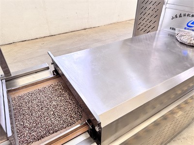 Microwave equipment can quickly and evenly bake quinoa