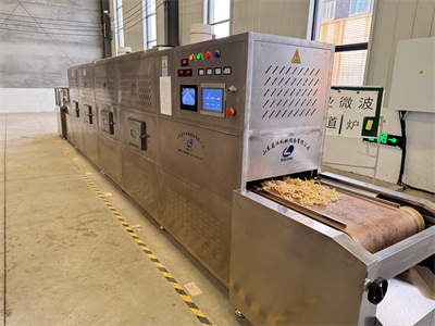 非油炸豬皮微波膨化設備替代了傳統的油炸方式