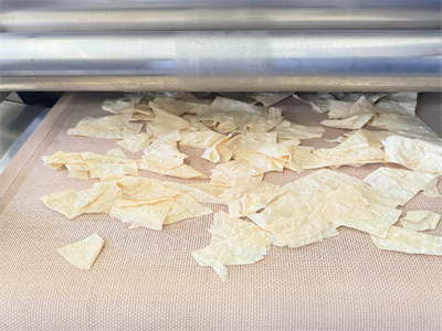 微波烘干設(shè)備的出現(xiàn)為豆皮加工帶來了全新的解決方案