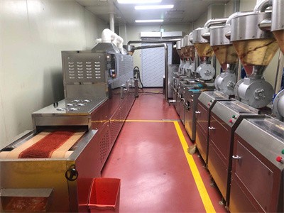 Microwave drying and sterilization equipment for chili powder