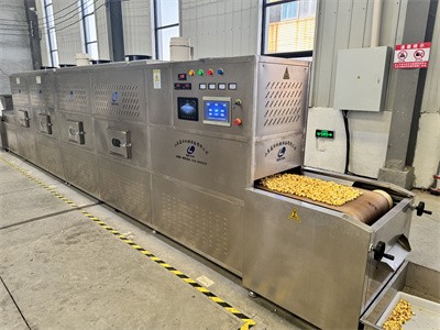 Microwave drying of damp puffed food