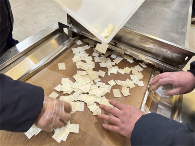 微波烘干山藥脆片的速度非常快